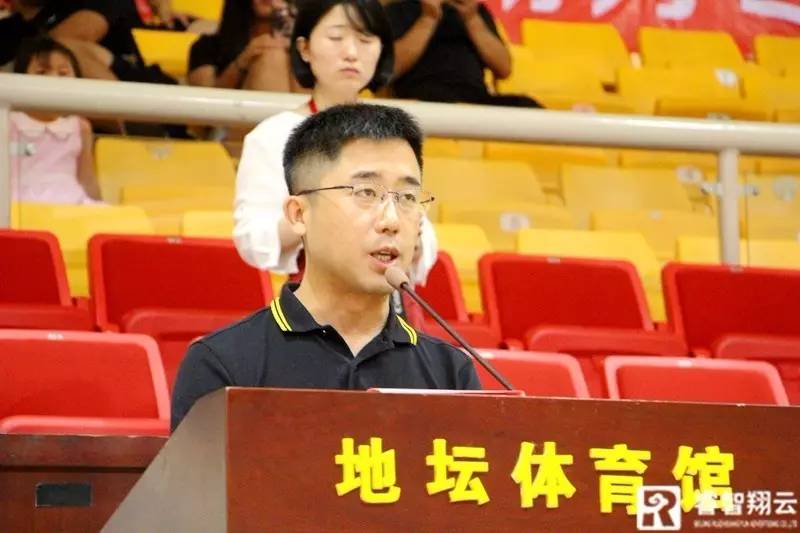 主持人:东方.jpg 主持人:东方.jpg
