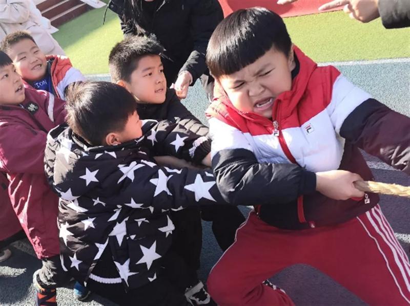 小学生眼中的“拔河”